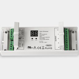 DALI диммер с открытыми крышками и клеммами