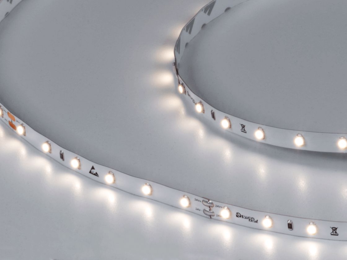 Светодиодная лента 24В в работе, нейтральное свечение