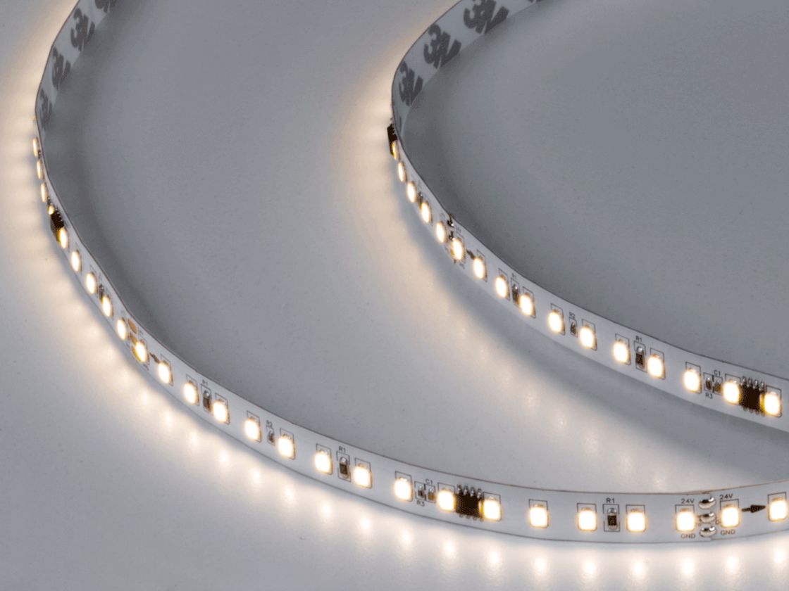 Светодиодная лента SMD2835, нейтральный свет, включена