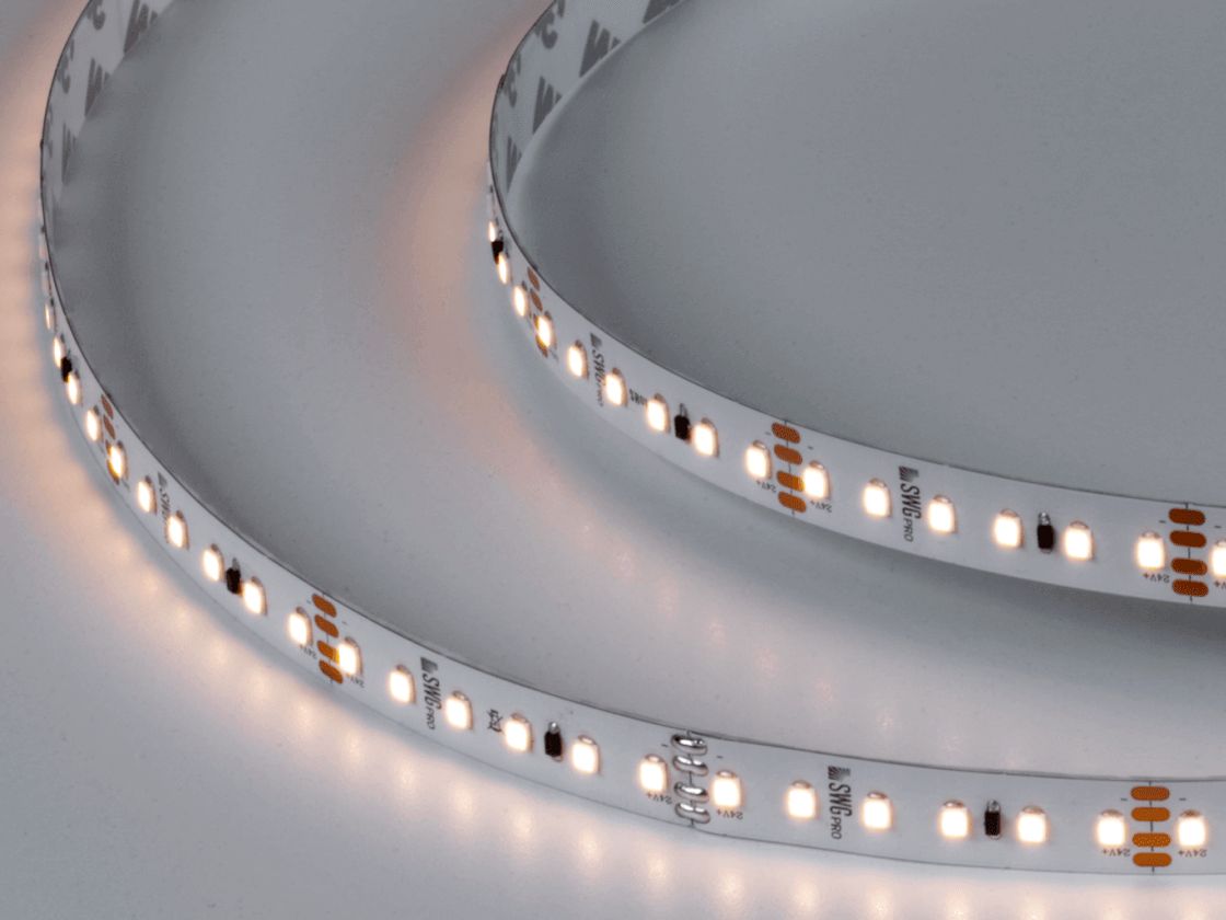 Лента SWG PRO включена, тёплое белое свечение