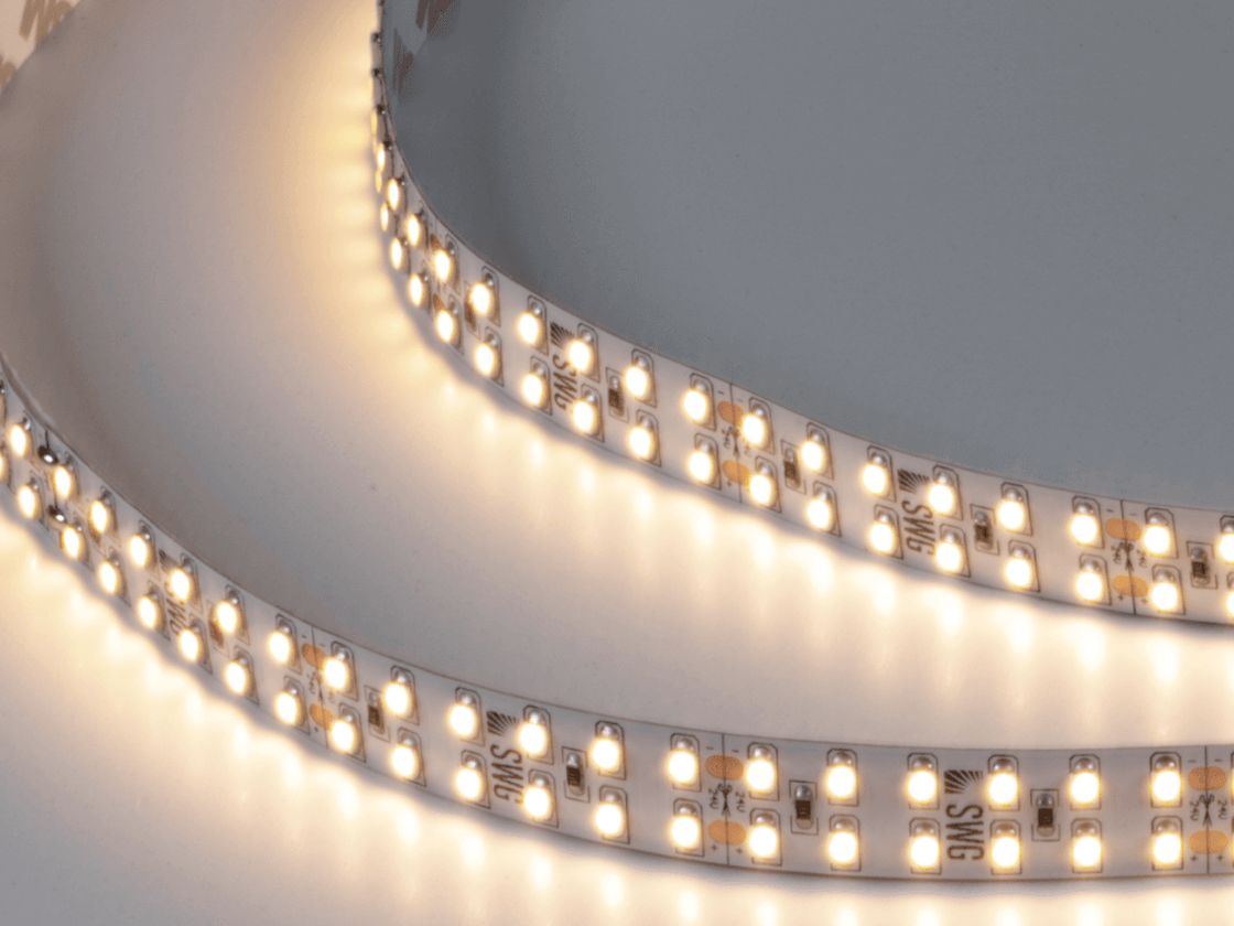 Лента SMD3528 в работе, теплое белое свечение