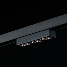 Черный линейный трековый светильник с шестью линзами