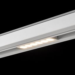 Теплое свечение линейного светильника в белом треке