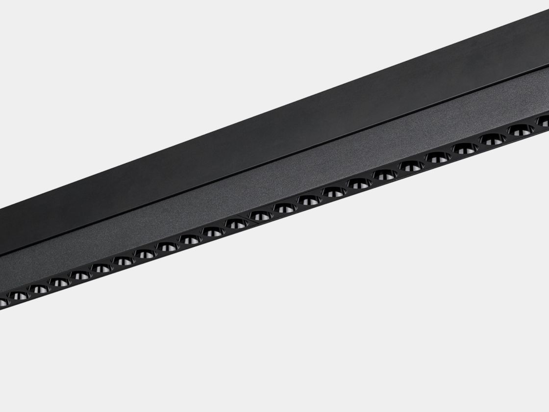 Черный линейный светильник дарклайт, вид сбоку, оптика