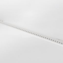 Общий вид линейного трекового светильника, белый корпус