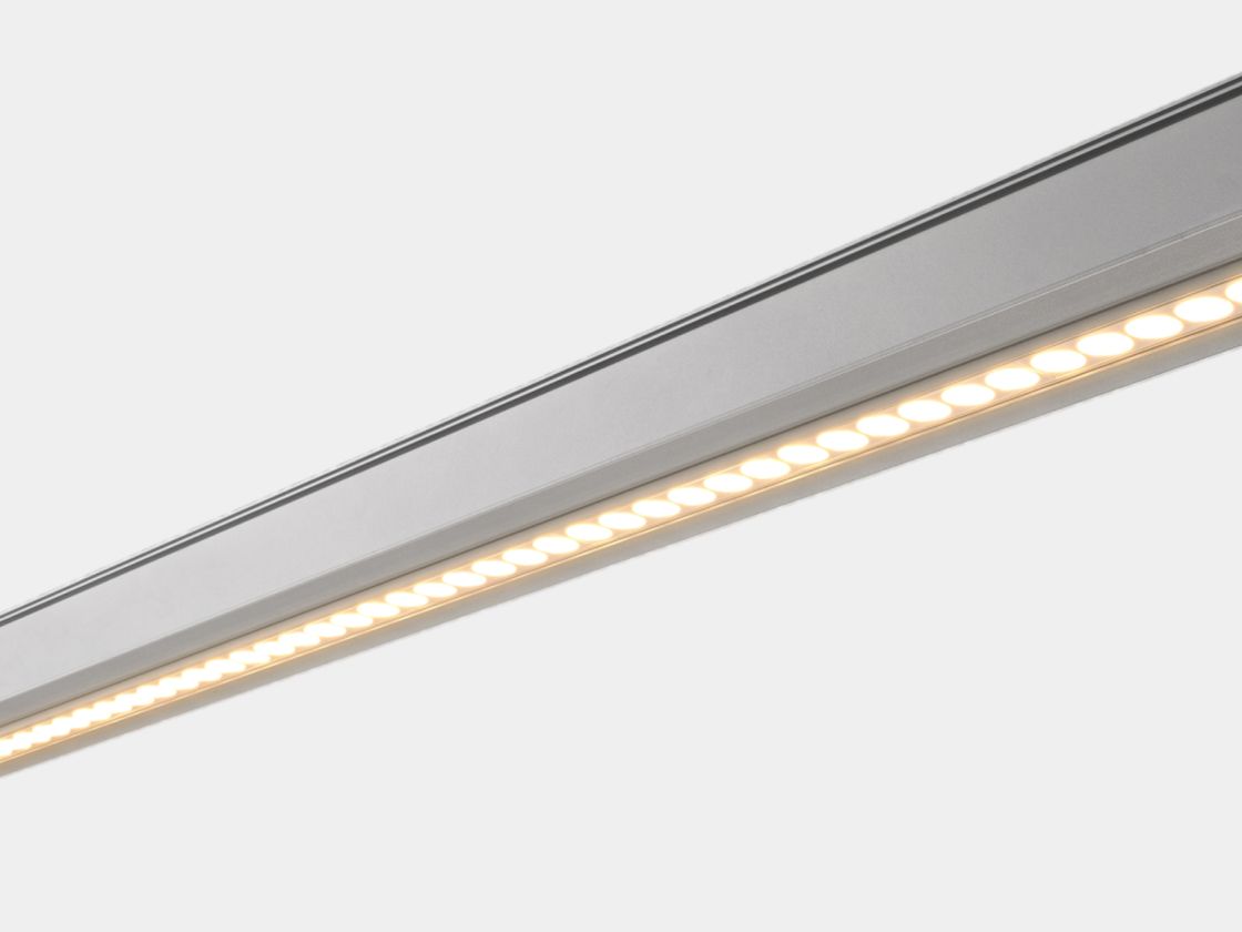 Линейный светильник дарклайт белый, теплое свечение, крупный план