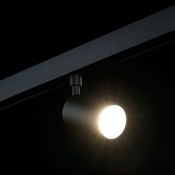 Включенный трековый спот SY-LINK, световой пучок вперед