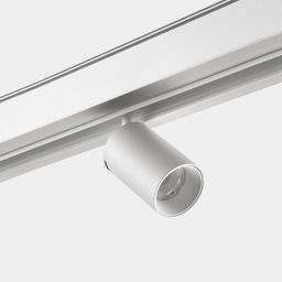 Белый трековый спот на шинопроводе, крупный план корпуса