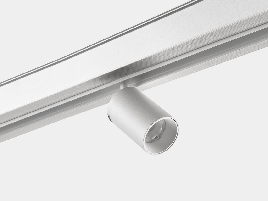 Белый трековый светильник-спот SY-LINK, боковой ракурс на треке