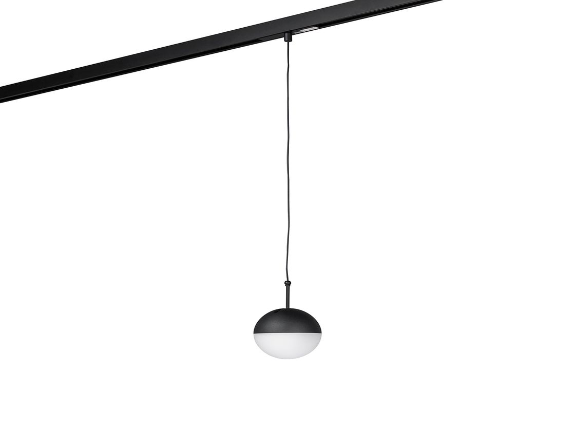 Светильник шар и трековый адаптер, вид крупно