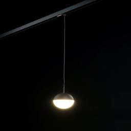 Подвесной трековый светильник шар, включенный, общий вид