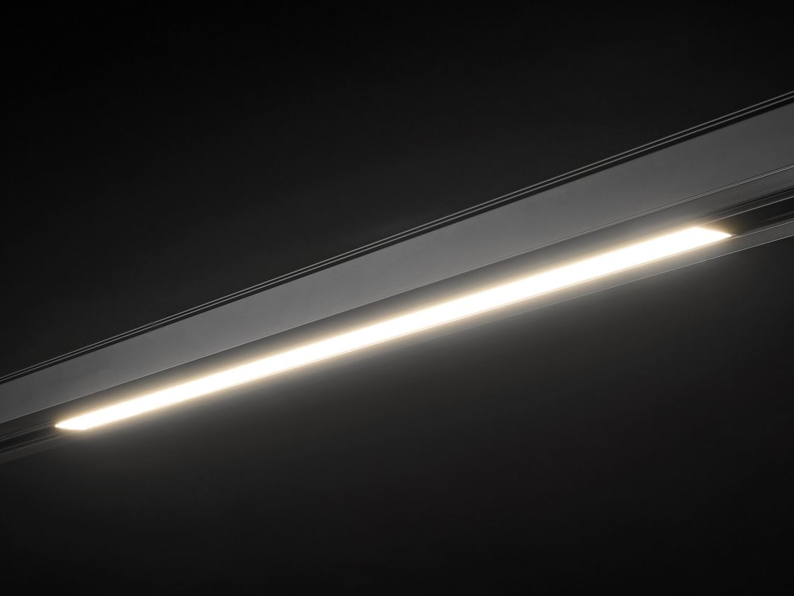 Включенный линейный светильник SY-LINK, световая полоса, темный фон