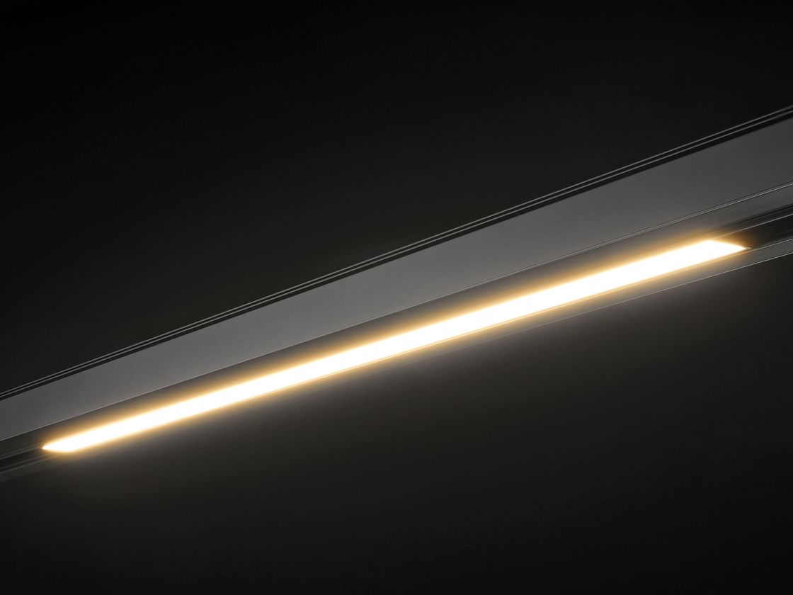 Линейный светильник SY-LINK включен, теплое свечение 3000К