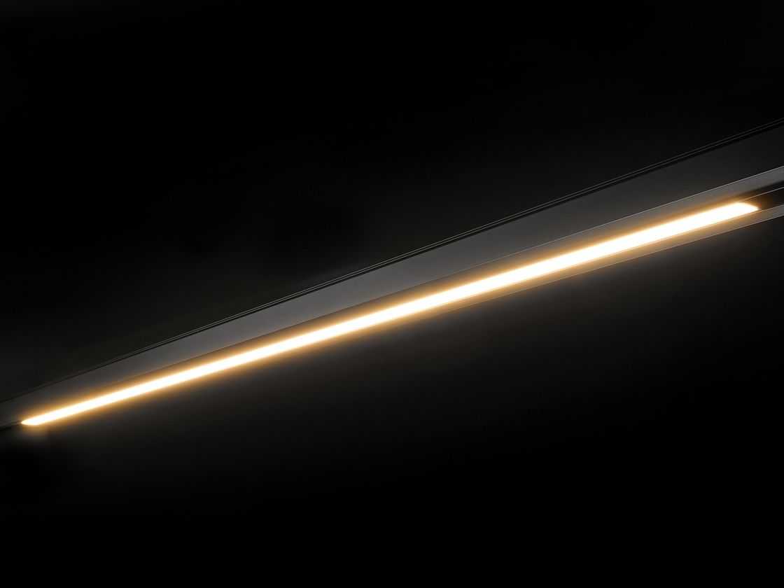 Линейный светильник SY-LINK в работе, теплое свечение 3000К