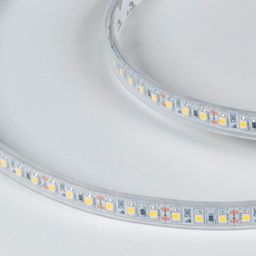 Светодиодная лента SMD3528 в прозрачном чехле, крупный план