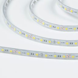 Светодиодная лента SMD5050 в чехле, крупный план