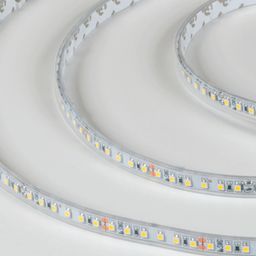 Светодиодная лента SMD3528 в чехле, крупный план