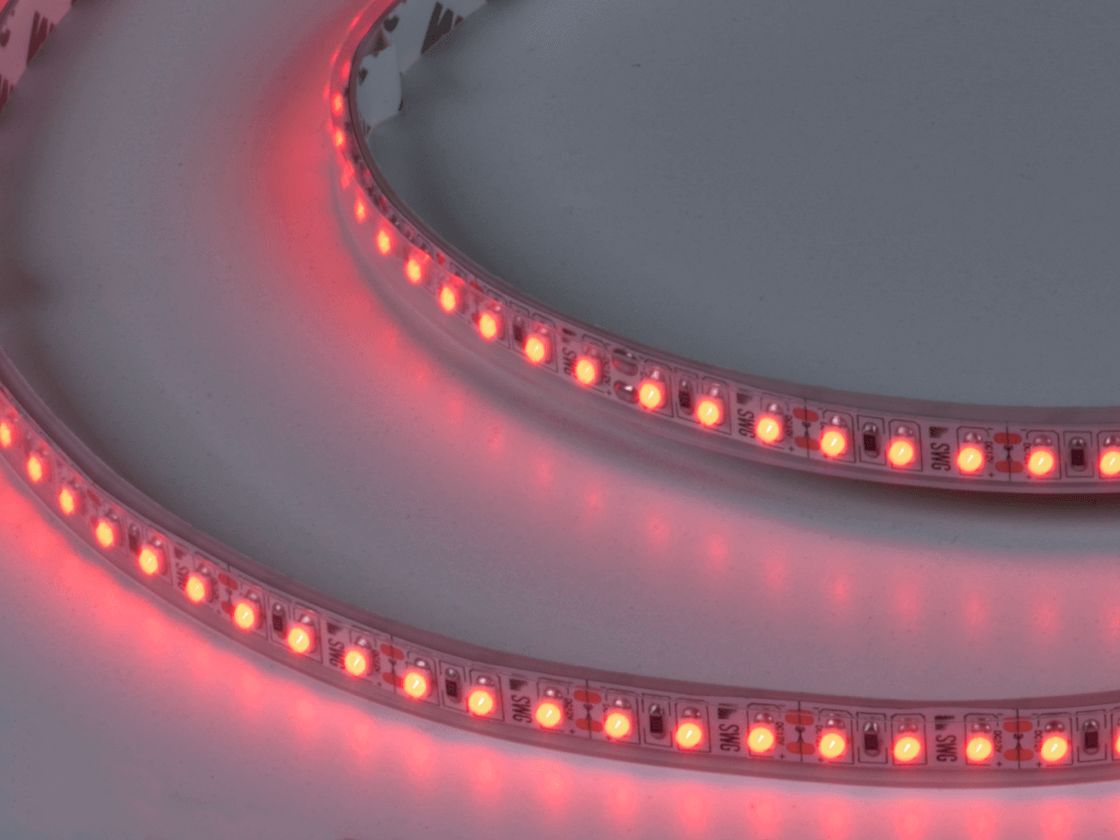 Лента SMD3528 с красным свечением, включенное состояние
