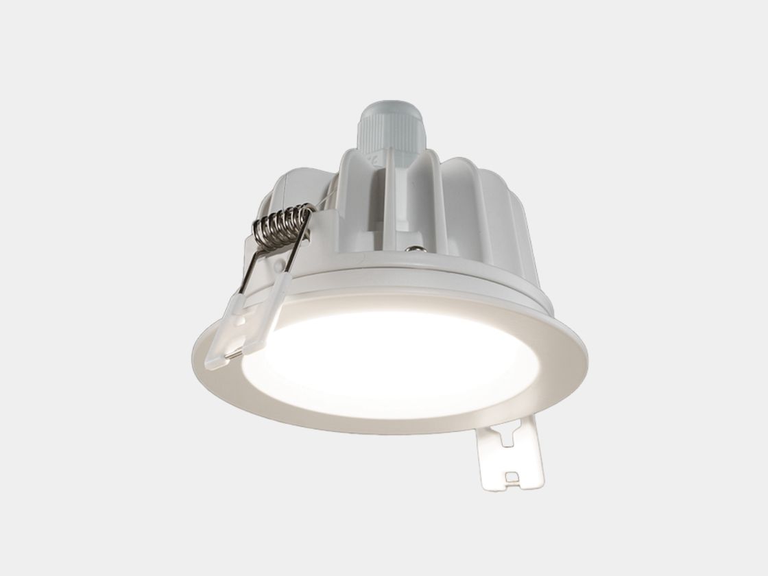 Встраиваемый светильник белый, вид сзади, пружинные клипсы