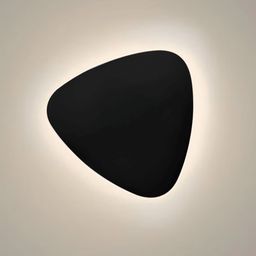 Настенный светильник треугольник черный, свечение на стене