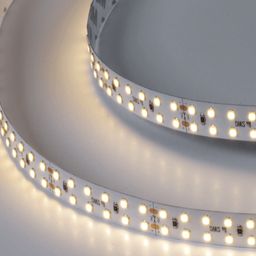 Светодиодная лента теплого белого свечения в включенном состоянии