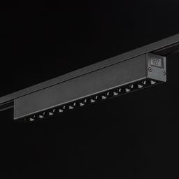 Линейный светильник SLIM с оптикой darklight, крупный план