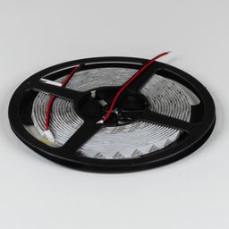 Катушка светодиодной ленты с проводами подключения