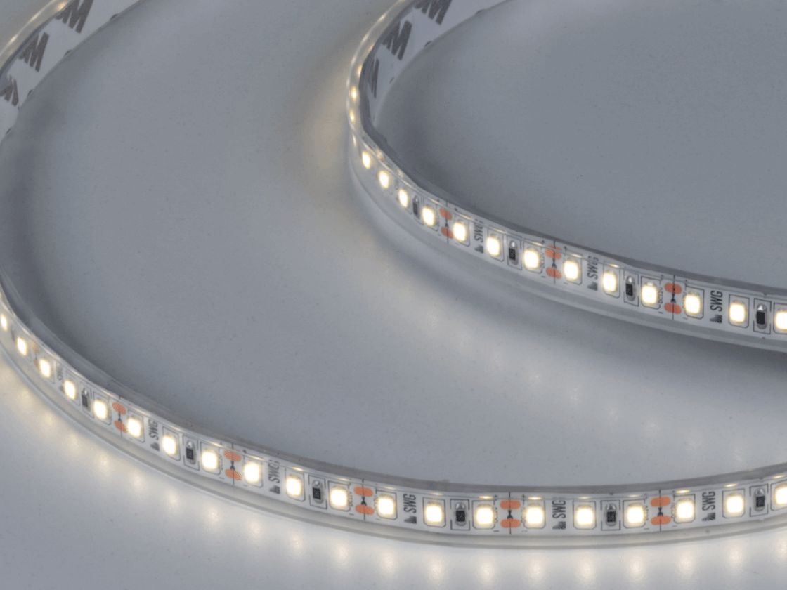 Светящаяся лента SMD2835 нейтральный белый, крупный план