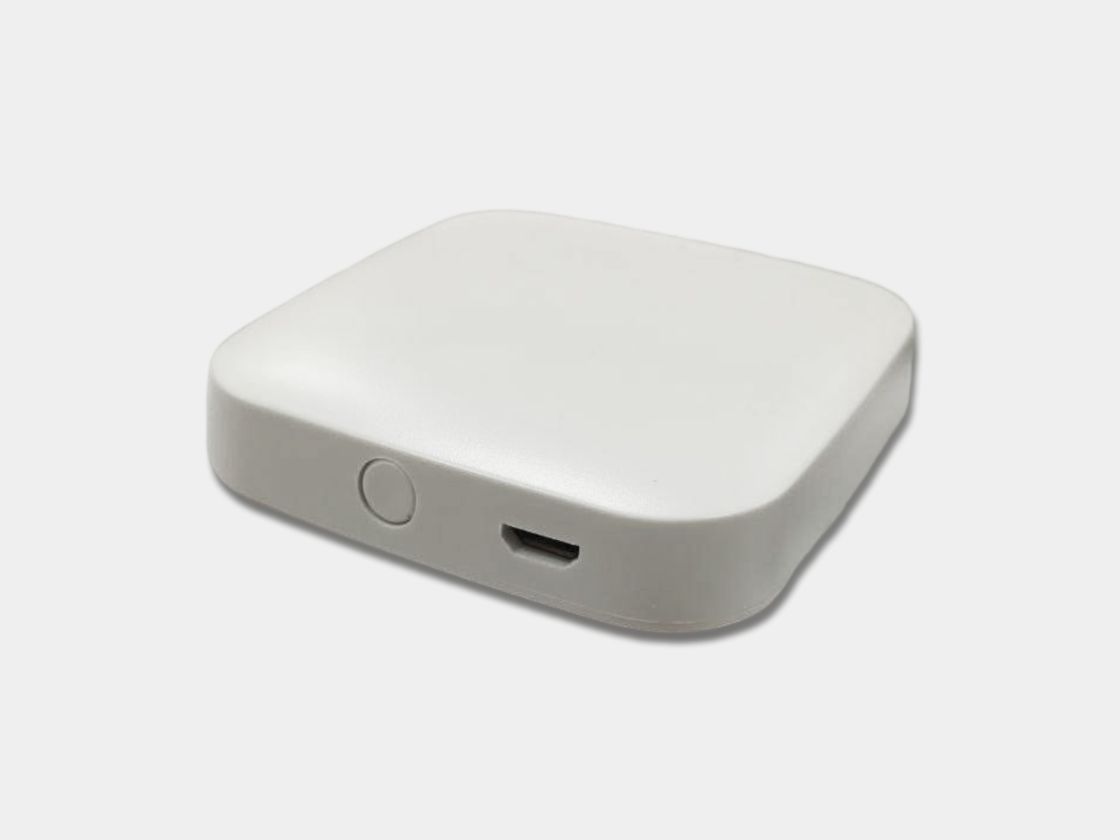 Белый шлюз MOES Tuya, вид сбоку, разъём питания