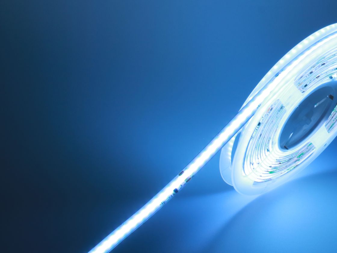 Светодиодная лента COB на катушке, свечение голубое