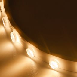 Фокусирующая мини LED-лента, тёплое свечение, крупный план
