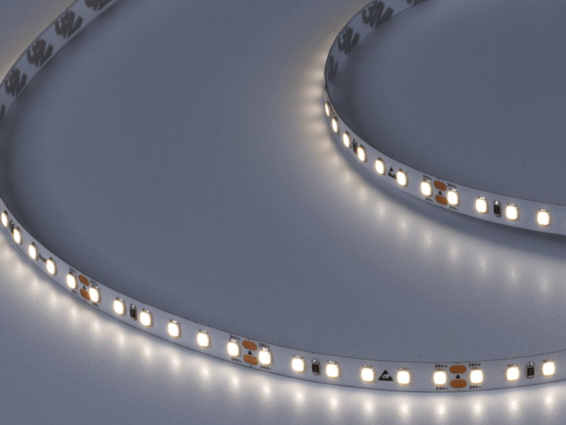 Фрагмент светодиодной ленты в работе, тёплый белый