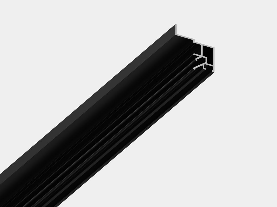 Черный алюминиевый профиль, вид под углом, торец