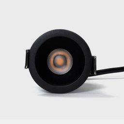 Встраиваемый светильник черный, вид спереди, линза