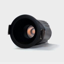 Черный встраиваемый светильник, ракурс под углом, пружины