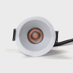 Белый встраиваемый светильник, вид спереди, линза