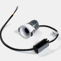 Светильник с выносным драйвером и подключенным кабелем