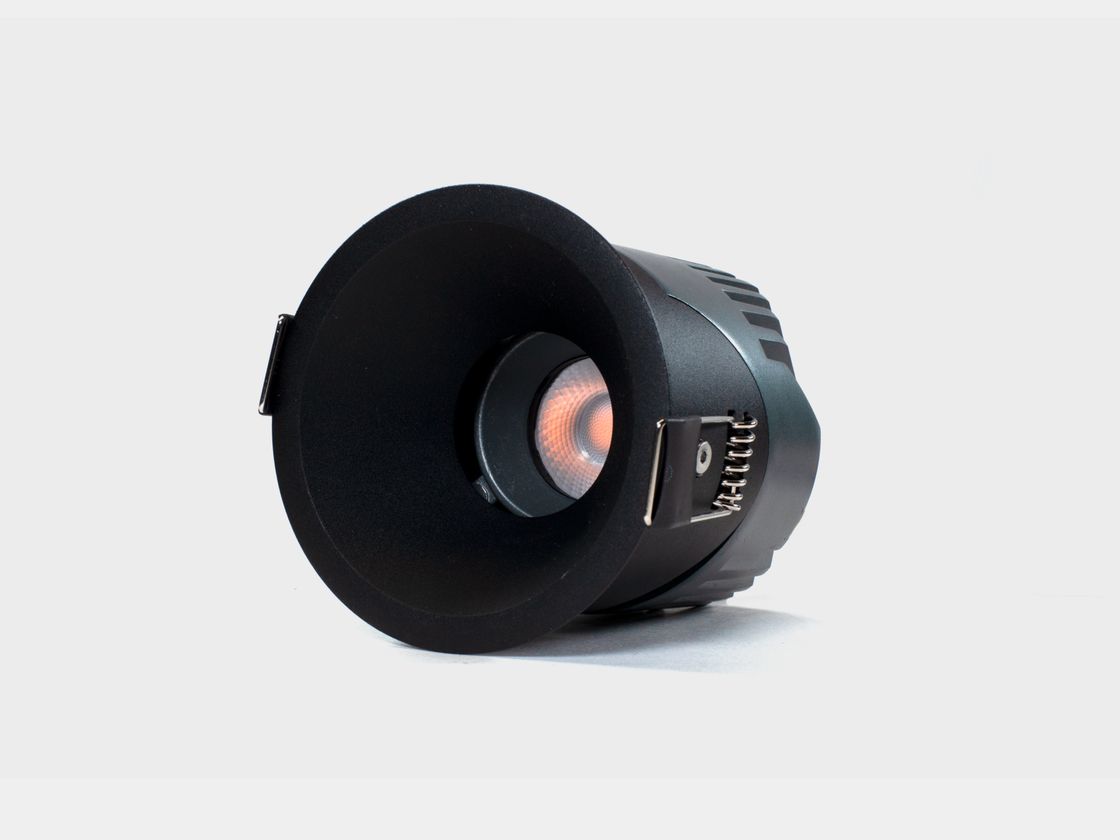 Встраиваемый светильник RC черный, вид под углом