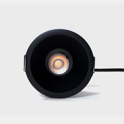 Черный встраиваемый светильник, фронтальный вид, линза