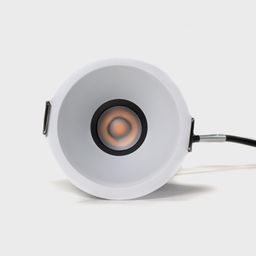 Фронтальный вид светильника с линзой и рамкой