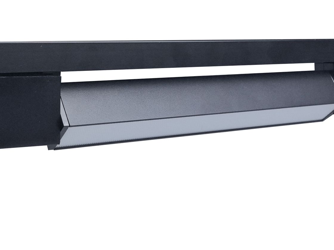 Линейный светильник на однофазном треке, боковой ракурс