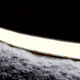 Светодиодная COB-лента, включённая, крупный план свечения