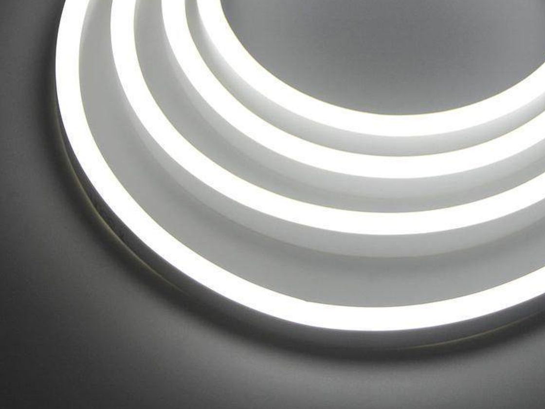 Гибкий неон 8×16 мм, световая линия крупным планом