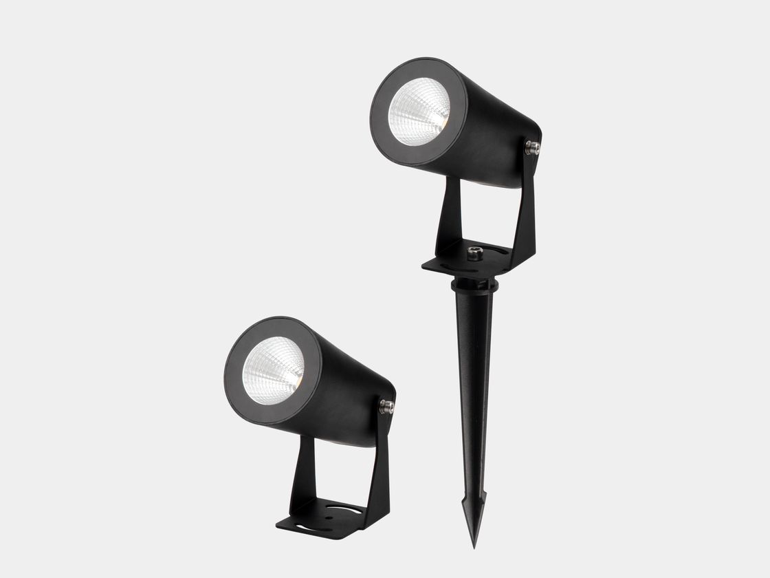 Ландшафтный прожектор на кронштейне и шипе, общий вид