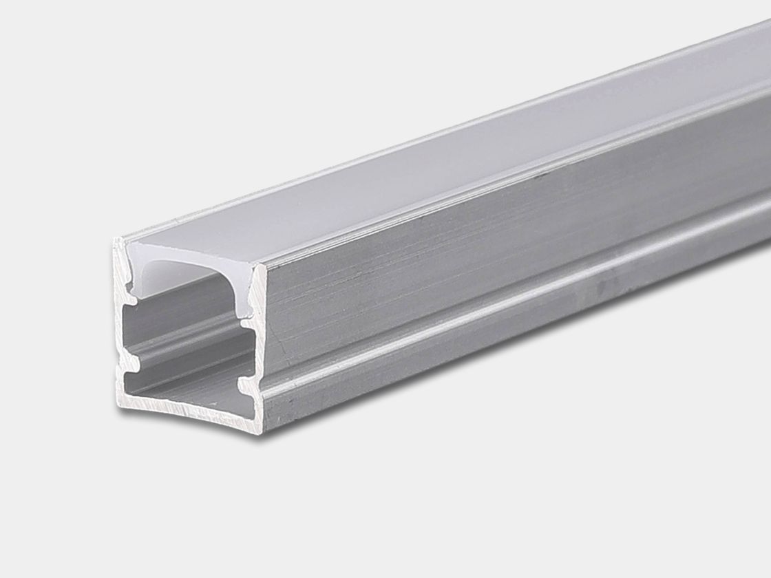 Алюминиевый накладной профиль с экраном, вид с торца