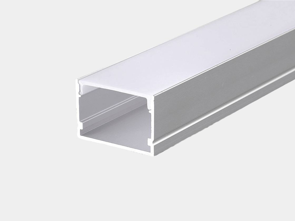 Алюминиевый профиль накладной серебристый, вид с торца