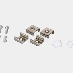 Крепёжные скобы, саморезы и заглушки в комплекте