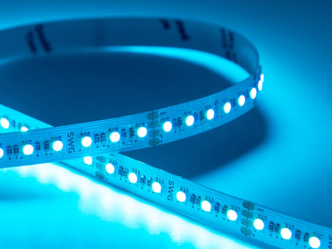 Светодиодная лента 2835 RGB, свечение синим цветом