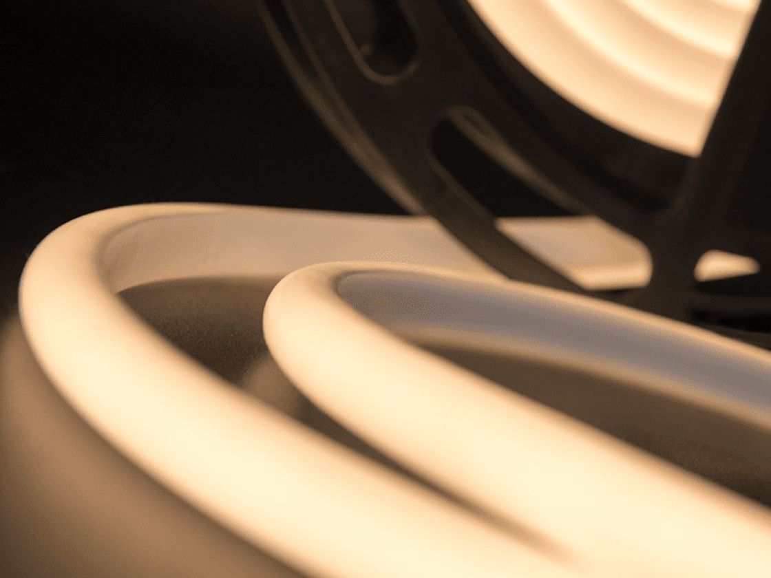 Термостойкая светодиодная лента в силиконовой оболочке, крупный план