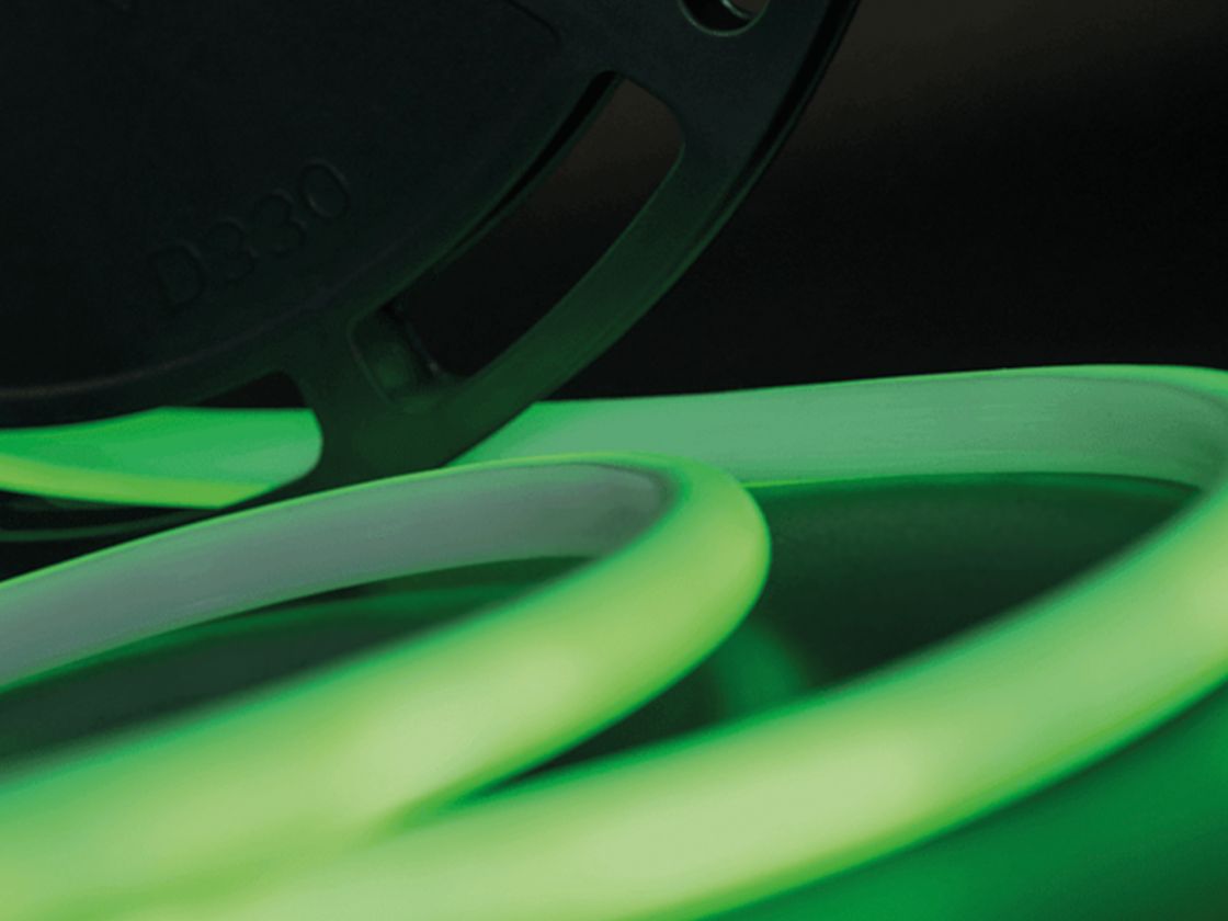 Зеленая термолента на катушке, крупный план